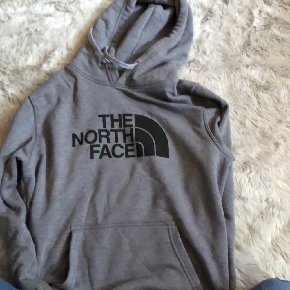Medium Men’s North Face Pullover Hoodie